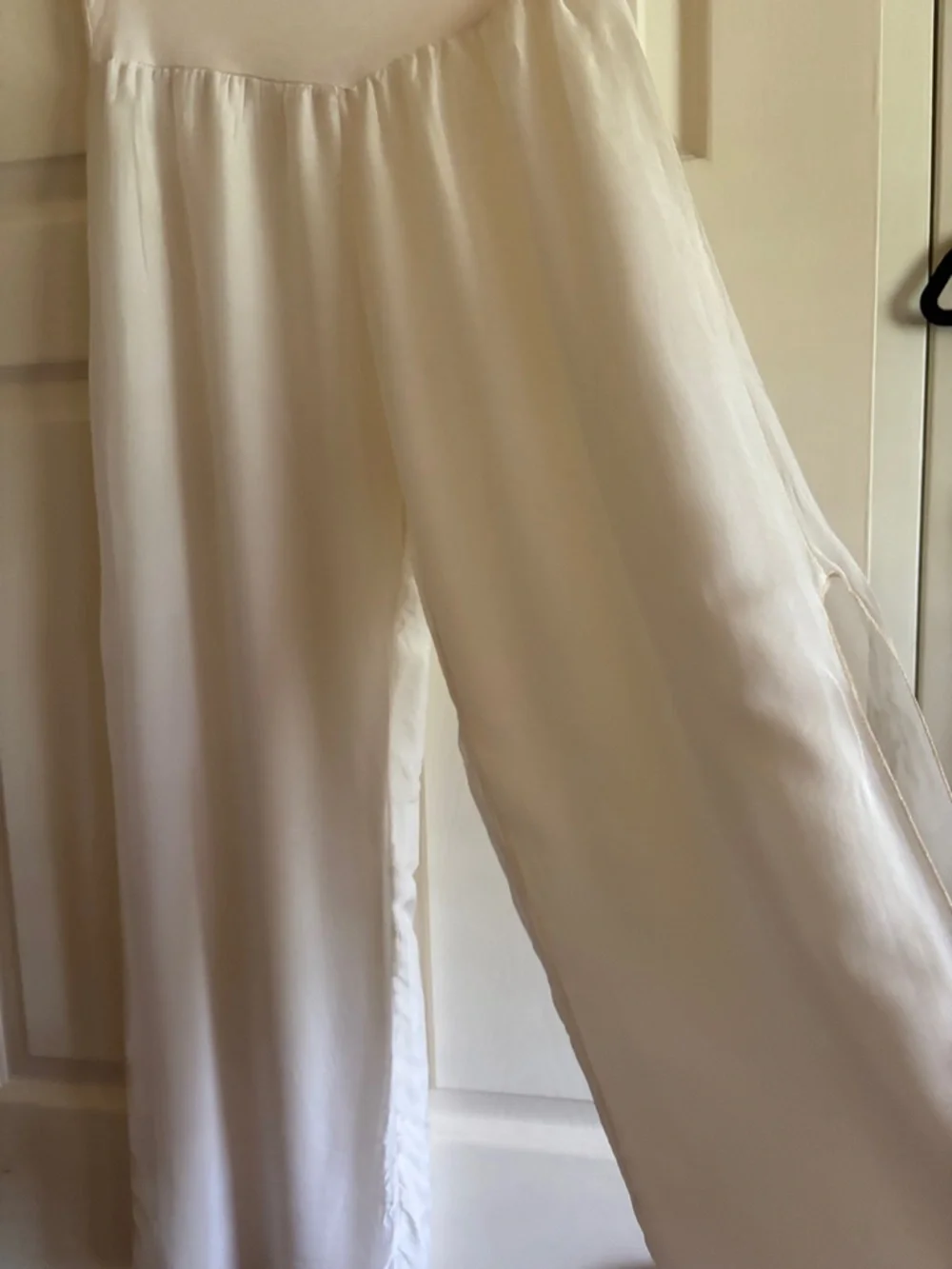 Effortless Wide-Leg White Jumpsuit Pants - Picture 2 of 3